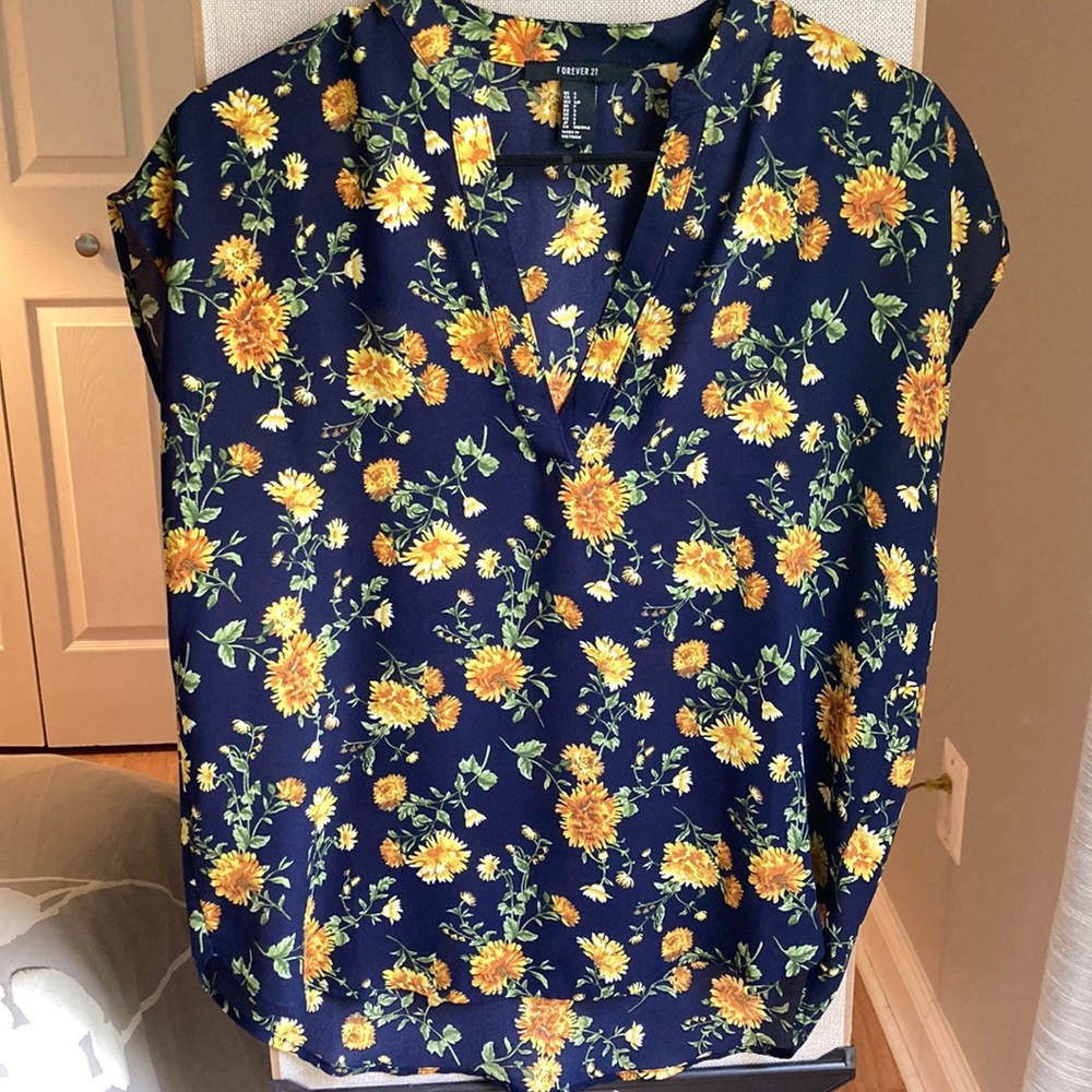 Forever 21 Floral Short Sleeved Blouse